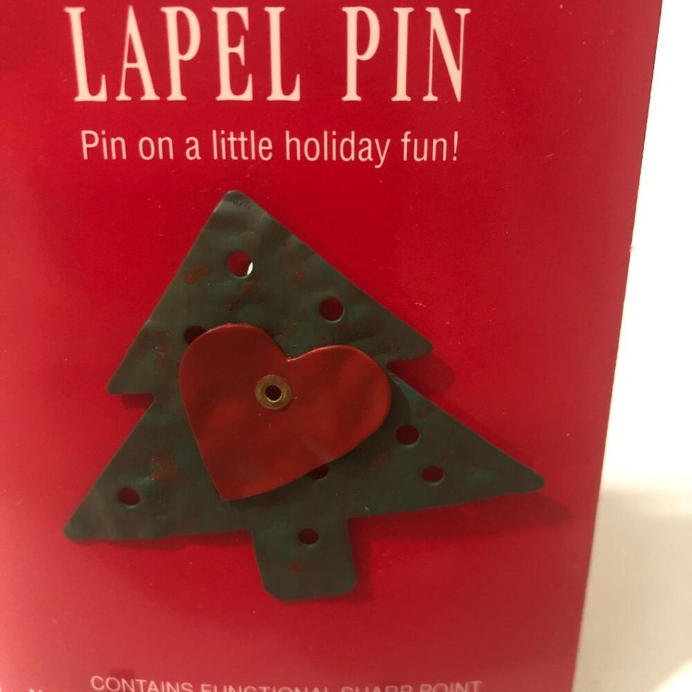 Vintage Hallmark Pained Tin Red Heart Christmas Tree Lapel Pin Brooch Rustic - Picture 2 of 4